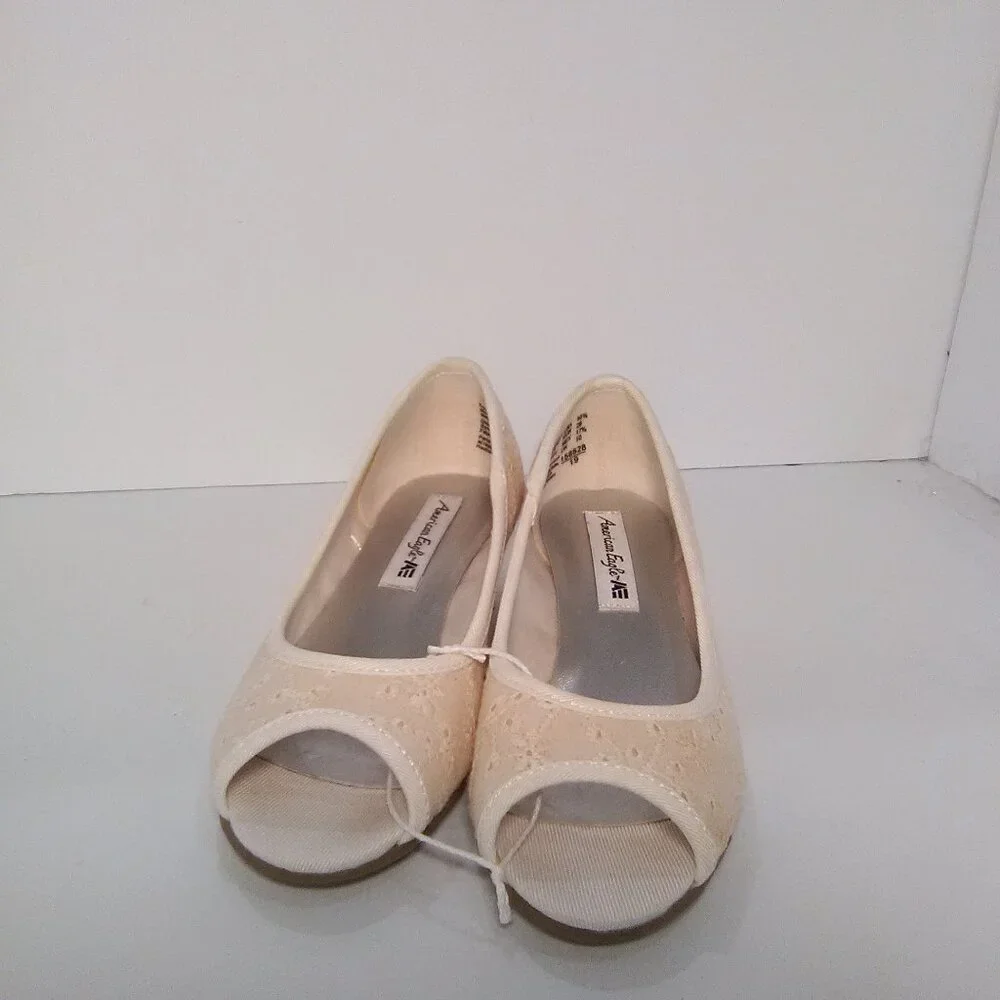 American Eagle Kids/Little Girls Wedge Heel Shoes Color Cream Size 10 1/…